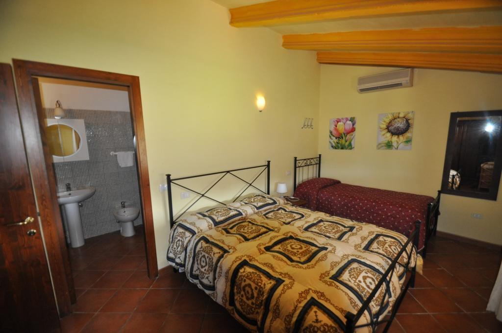 スカルリーノ Agriturismo Il Cerrosugheroヴィラ 部屋 写真